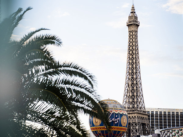 las-vegas-carousel-offers-eifel-02
